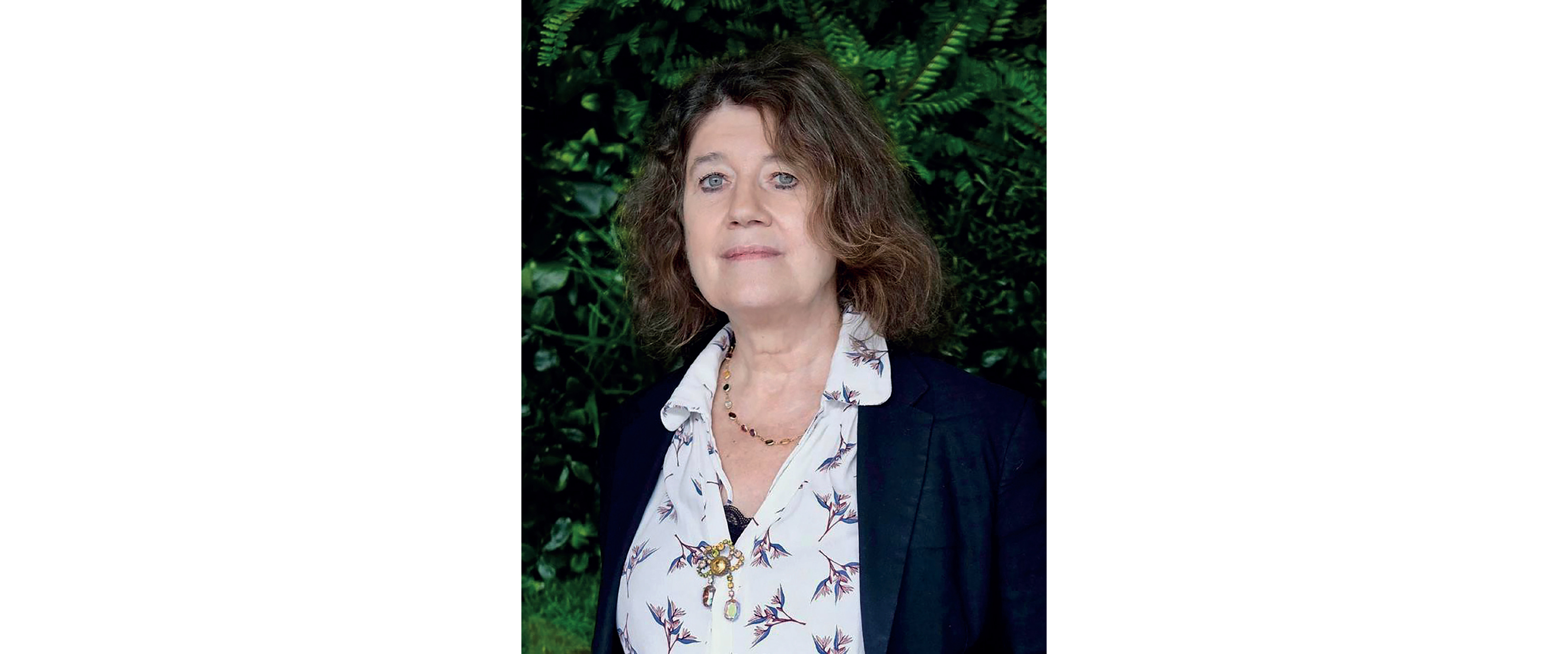 Doit-on présenter DOMINIQUE SIMONNOT ?